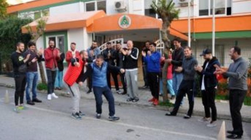 Alanyasporlu Futbolcular Asker Uğurladı