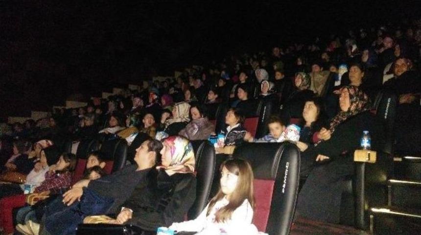 Hayatlarında İlk Kez Sinemaya Gittiler
