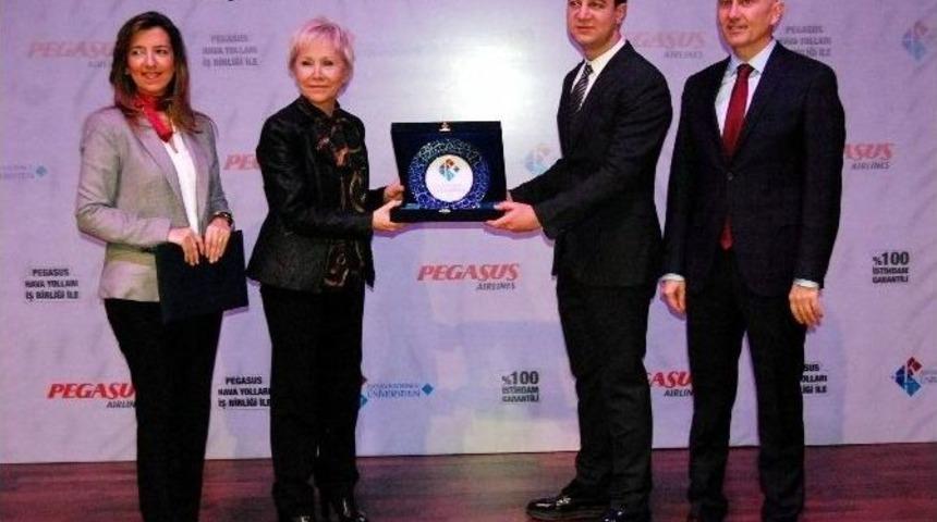 &Uuml;niversiteli Kabin Memurları