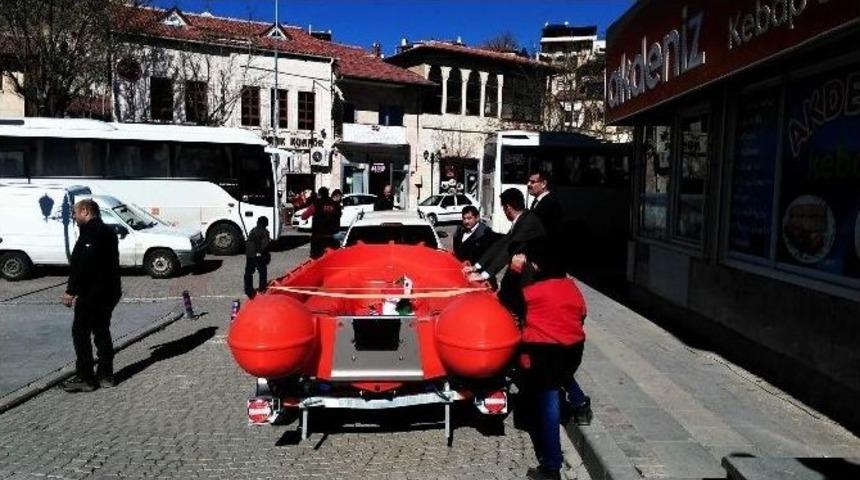 Avanos Belediyesi Kızılırmak&rsquo;ta Ani M&uuml;dahaleler İ&ccedil;in Bot Aldı