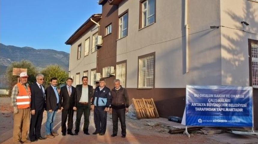 B&uuml;y&uuml;kşehir Afet Yardımlarını S&uuml;rd&uuml;r&uuml;yor