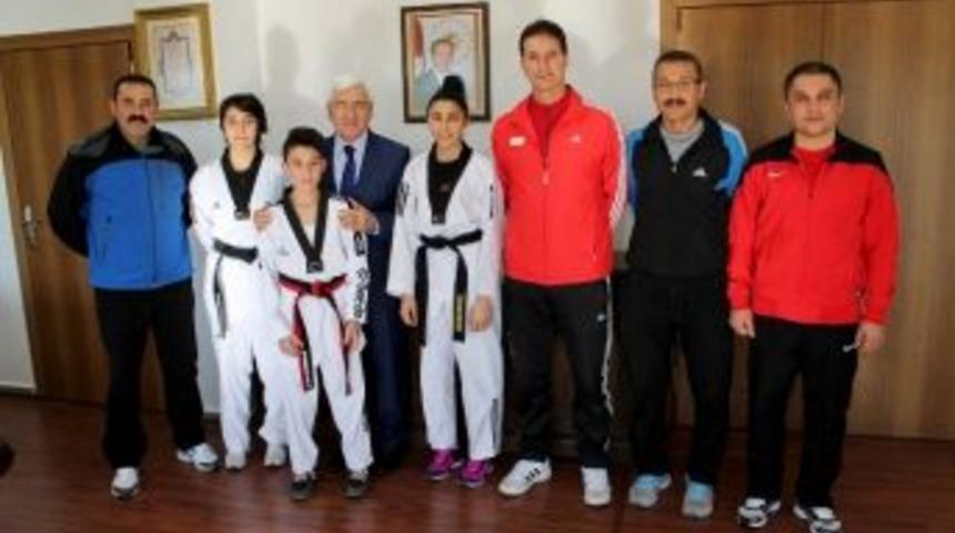 Gen&ccedil; Şampiyonlardan Vali Murat Koca&rsquo;ya Ziyaret