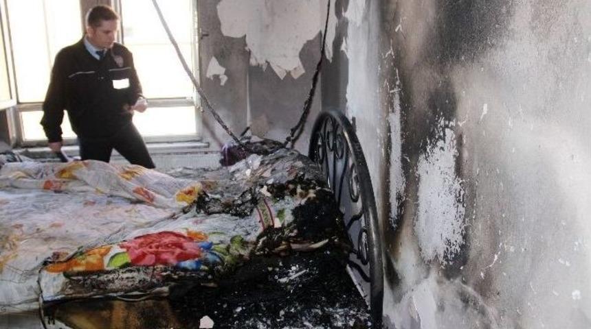 Yangında Mahsur Kalan Kız Kardeşleri İtfaiye Kurtardı