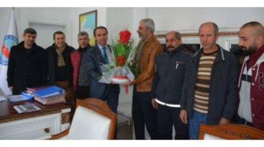 Tatvan Sporlu Eski Futbolculardan Kaymakam Erkan&rsquo;a Ziyaret