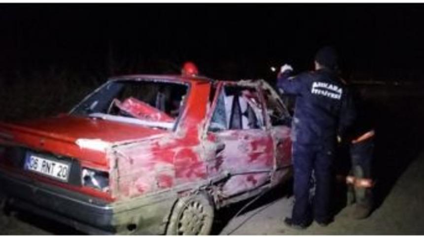 Ankara&rsquo;da Otomobil Şarampole Yuvarlandı: 1 &Ouml;l&uuml;, 4 Yaralı