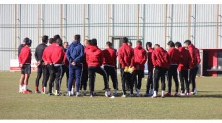 Prınce Desır Guano: "beşiktaş Ma&ccedil;ında Kazanmak İ&ccedil;in Savaşacağız"