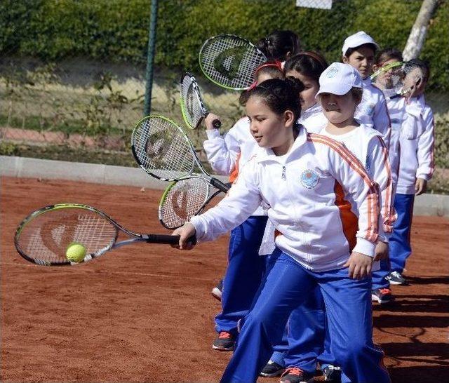 Sarıkeçili Çocuklar Hem Eğleniyor Hem Öğreniyor