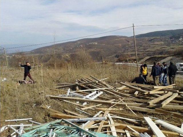 Kargı’da Kamyonet Devrildi: 3 Yaralı