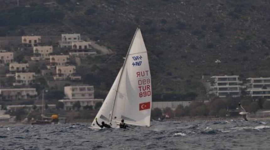 Dalgalarla M&uuml;cadele Ettiler