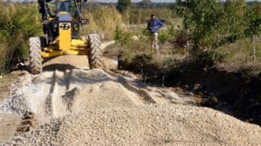 Akdeniz Belediyesi&rsquo;nin Kaldırım Ve Yeni Yol &Ccedil;alışmaları S&uuml;r&uuml;yor