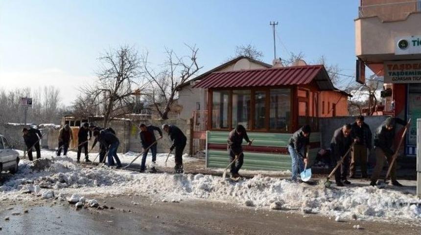Adilcevaz&rsquo;da Karla M&uuml;cadele &Ccedil;alışması
