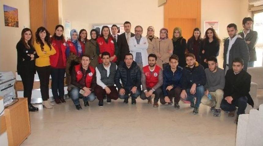 Elazığ Gen&ccedil;lik Merkezi &Uuml;yeleri Kanser Hastalarını Ziyaret Etti