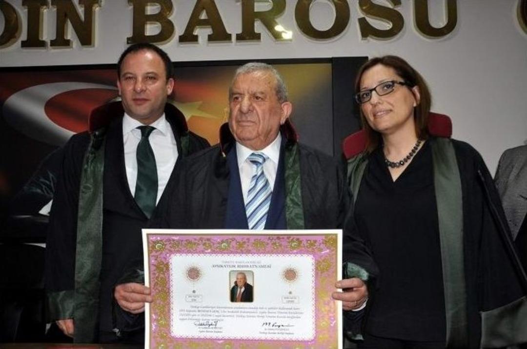 85 Yaşında Avukat Oldu