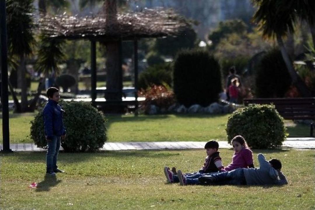 Adanalı G&uuml;neşin Tadını &Ccedil;ıkardı