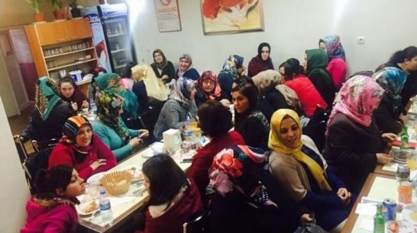 Ak Partili Kadınlar Yemekte Buluştu