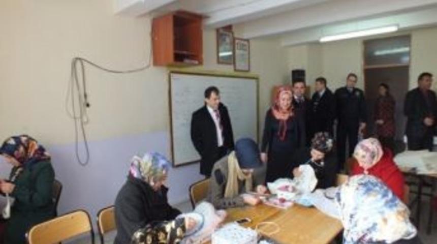 Altıntaş&rsquo;a &Ccedil;ini Ve Nakış Kursları A&ccedil;ıldı