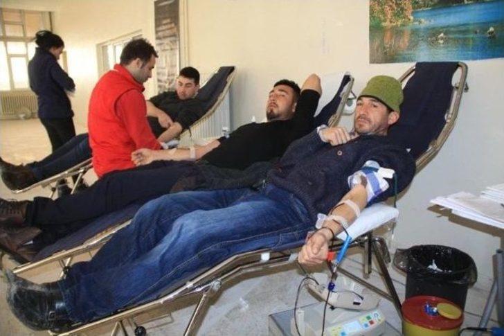Sorgunlular Kan Bağışı Kampanyasına Yoğun İlgi Gösterdi