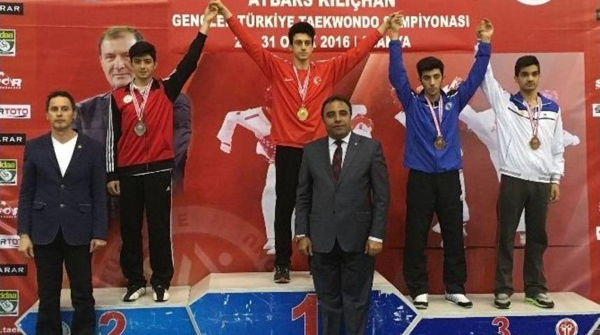 Taekwondoda T&uuml;rkiye Şampiyonu Gaziosmanpaşa&rsquo;dan &Ccedil;ıktı
