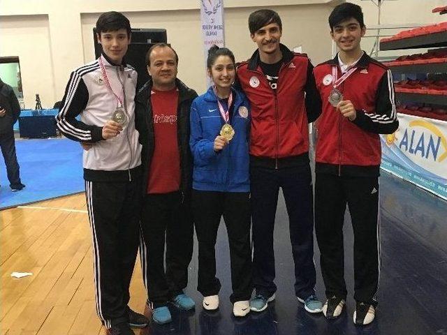 Taekwondoda Türkiye Şampiyonu Gaziosmanpaşa’dan Çıktı