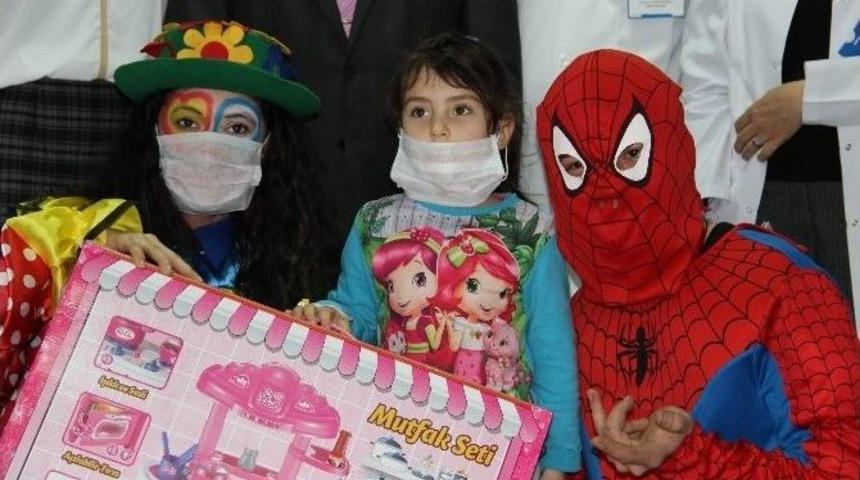 Onkoloji Servisi &Ccedil;ocuklarının Mutlu G&uuml;n&uuml;