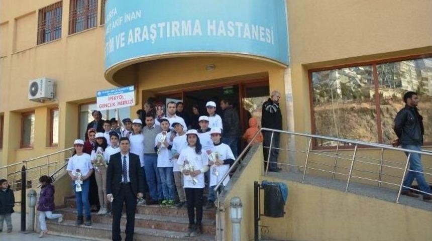 &Ouml;ğrenciler Kanser Hastalarını Ziyaret Etti