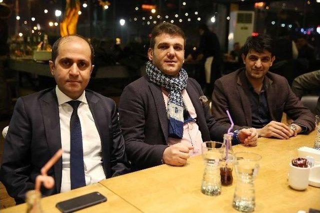 Büyükşehir Futbolcuları Mahmood Cafe De Buluştu.