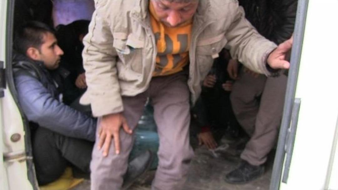 Sarhoş S&uuml;r&uuml;c&uuml; Ka&ccedil;akları Taşırken Yakalandı