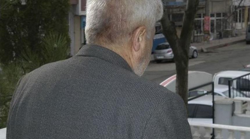 Kahveciyi D&ouml;v&uuml;p, K&ouml;y Kıraathanesine Saldırdılar