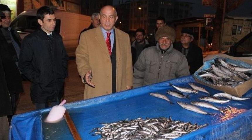 Acun Ilıcalı&rsquo;nın Milletvekili Amcası, Balık Dağıttı