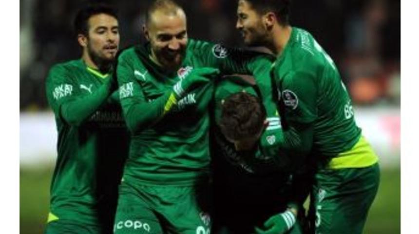 Timsah Seriyi S&uuml;rd&uuml;rmek İstiyor