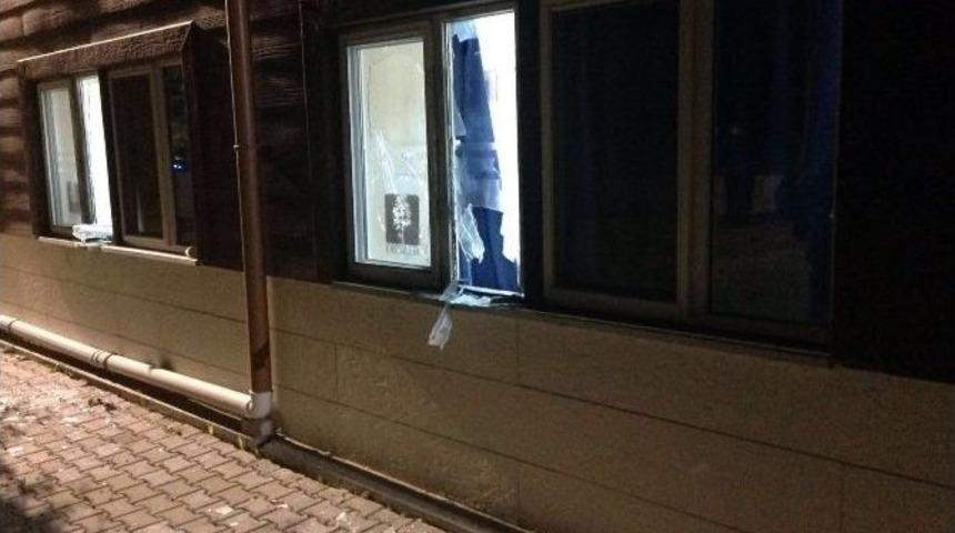 Okudukları Okula Bomba Atmışlar