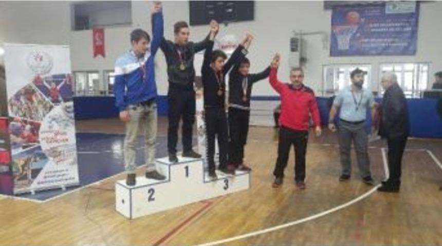 K&ouml;rfez Belediyesi G&uuml;reşte Başarı Kazanmayı S&uuml;rd&uuml;r&uuml;yor