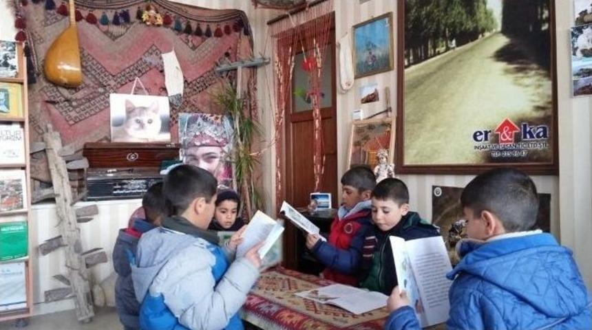 Sevgi Evleri &Ccedil;ocuklarından K&uuml;t&uuml;phane Ziyareti