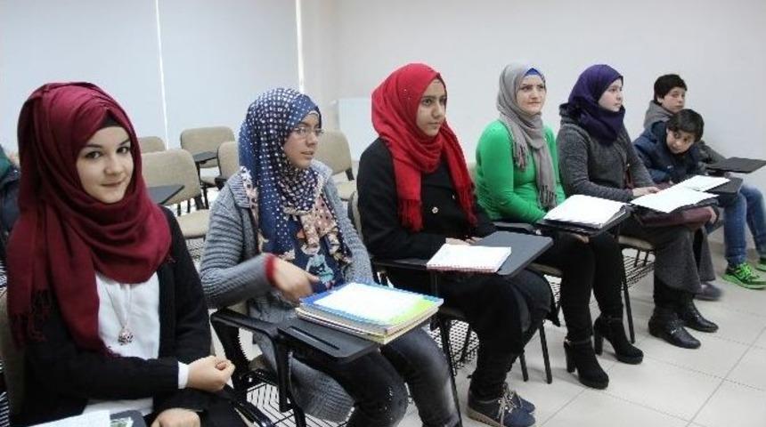 (özel Haber) Karaman’da Sığınmacı Ailelerin Çocukları Türkçe Öğreniyor