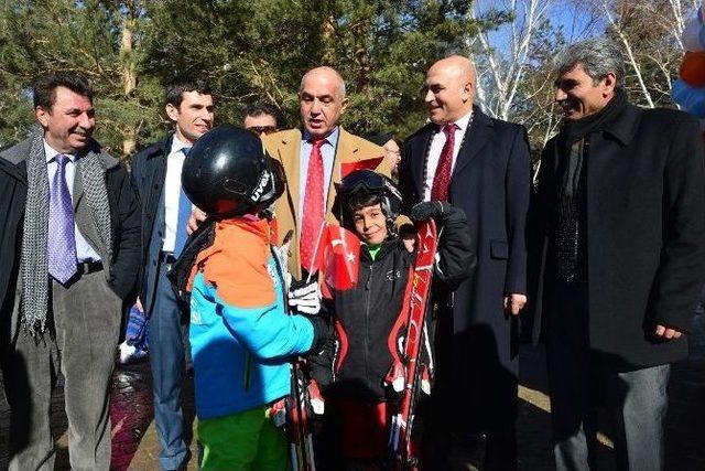 Mustafa Ilıcalı’dan Korkut’a Kayak Teşekkürü