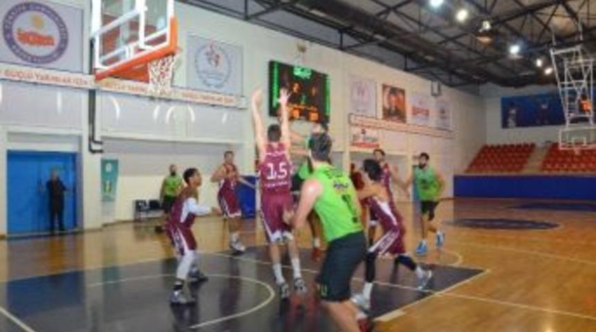 Voleybol Da Bir İ&ccedil;erideyiz Bir Dışarıda