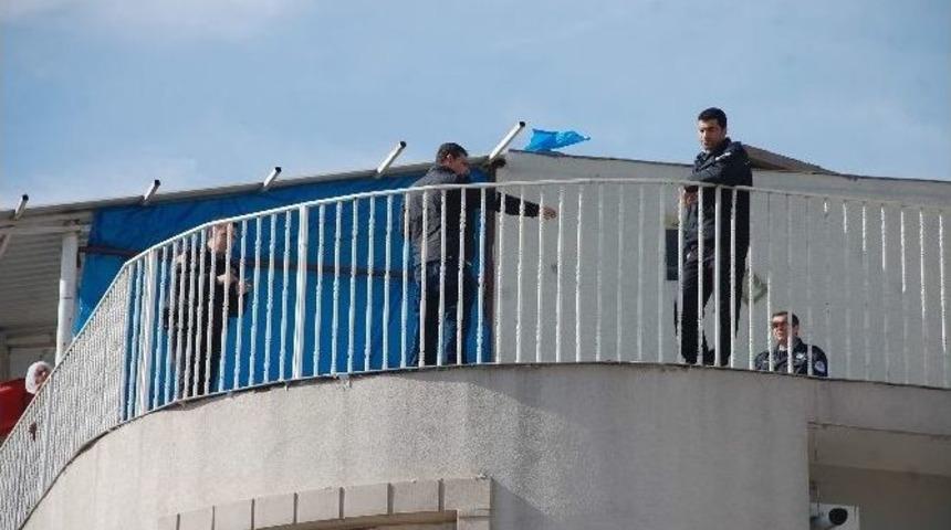 Annesini G&ouml;remediğini İddia Eden Gen&ccedil; İntihar Etmek İstedi