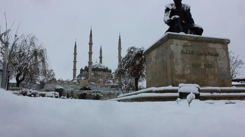 Edirne&rsquo;de Kar Yağışı Etkili Oldu