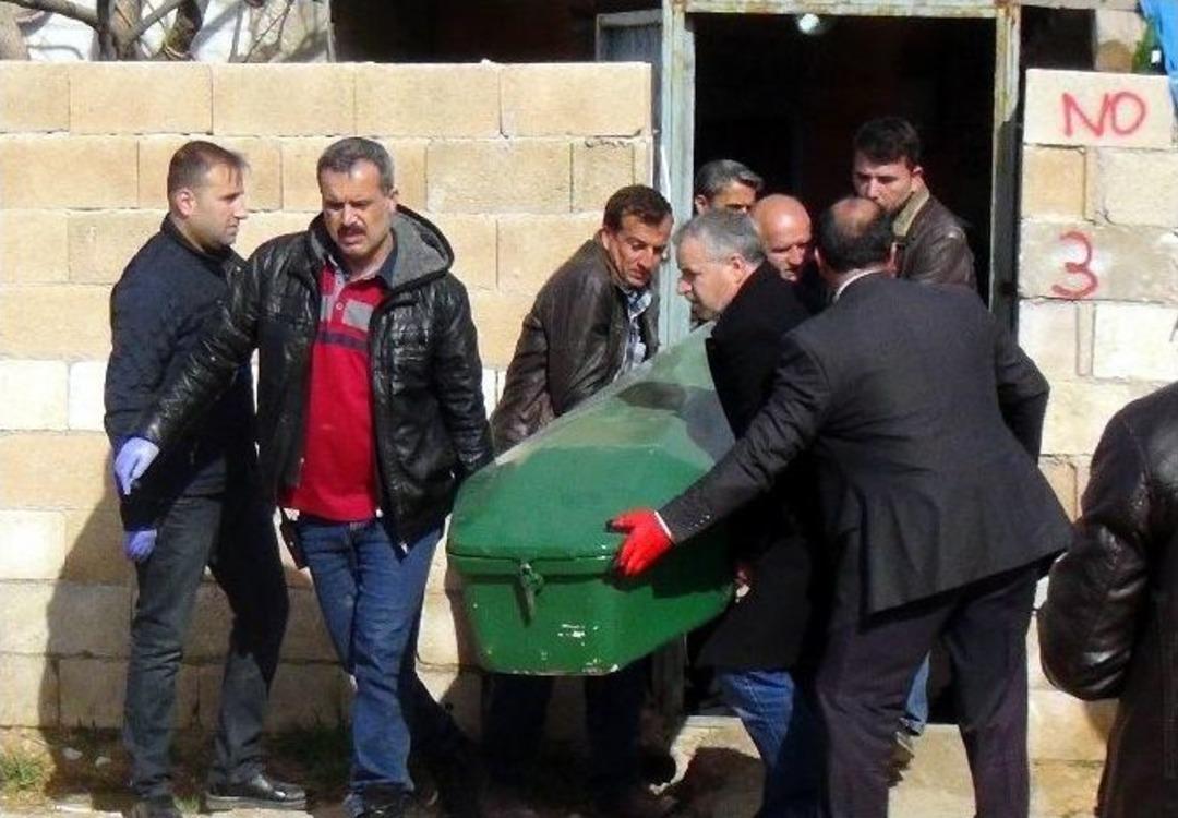 5 Kişinin Cenazeleri Evden &Ccedil;ıkarıldı