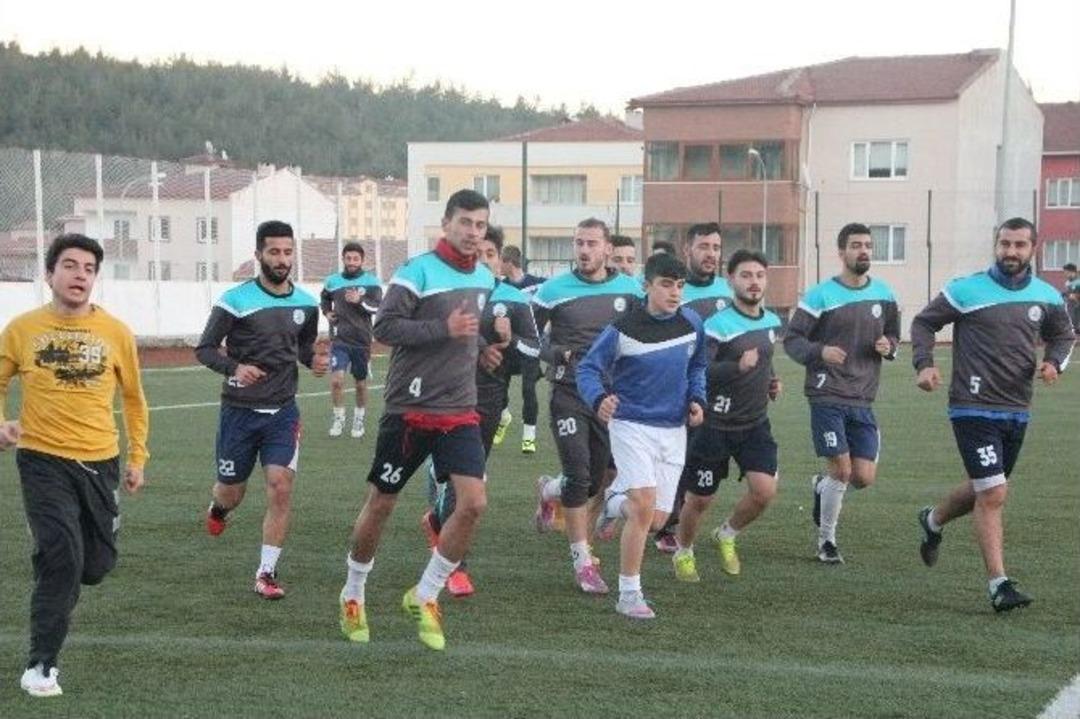 Bilecik İl &Ouml;zel İdare Pazar G&uuml;n&uuml; Oynayacağı Ma&ccedil;ın Hazırlıkları T&uuml;m Hızıyla S&uuml;rd&uuml;r&uuml;yor