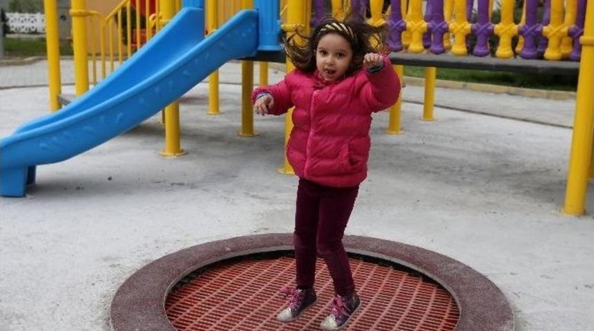 Karşıyaka&rsquo;nın Parkları Yenileniyor