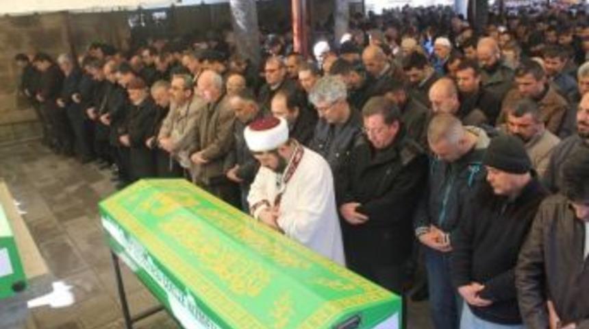 İntihar Eden &Ouml;ğretmen Toprağa Verildi