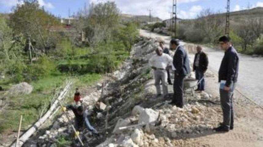 G&uuml;r&uuml;n&rsquo;de Parke Taşı D&ouml;şeme &Ccedil;alışmaları S&uuml;r&uuml;yor