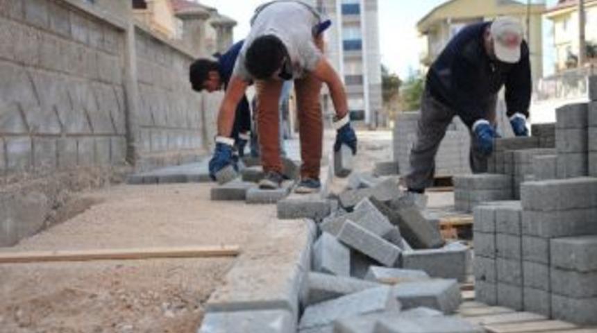 Karaman Belediyesi Yarım Kalan Kaldırımları Yapıyor