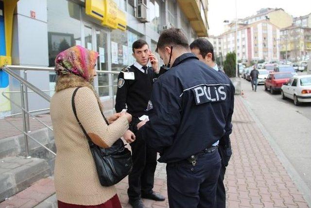 Polis, Genç Kadını İkinci Kez Dolandırılmaması İçin Zor İkna Etti