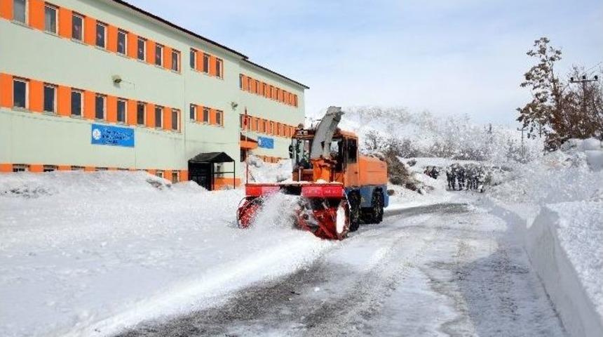 Bitlis İl &Ouml;zel İdaresi&rsquo;nden Belediyeye Kar Desteği