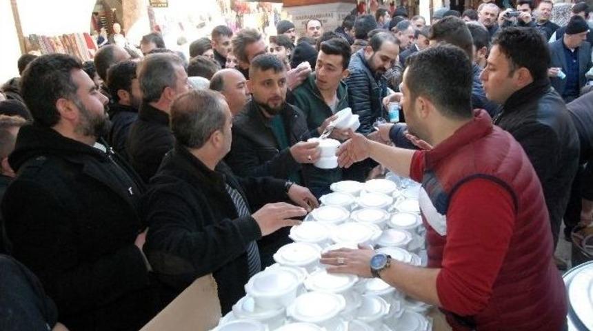 Şehitler Anısına 2500 Kişiye Etli Pilav Dağıtıldı