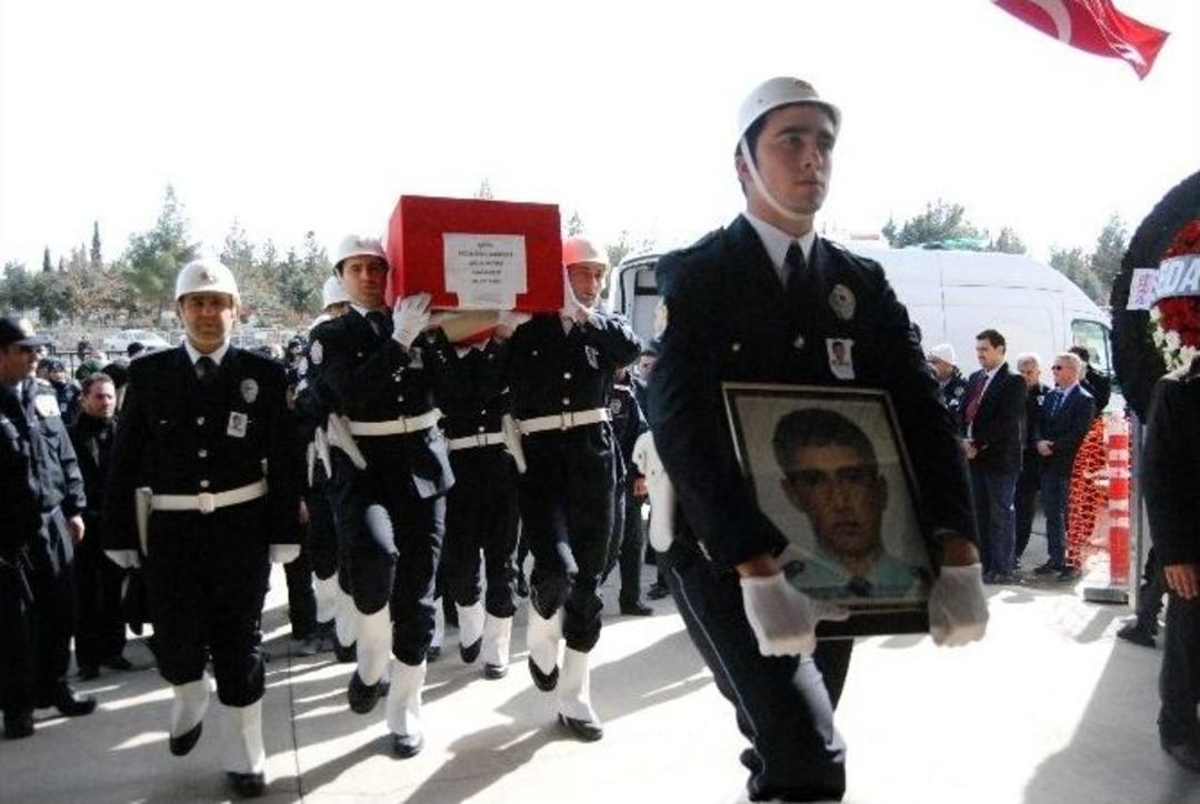 Gaziantep Şehidini G&ouml;zyaşlarıyla Uğurladı