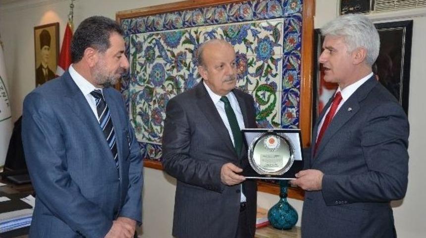 Şahin&rsquo;den Teşkilatlara &Ouml;d&uuml;l