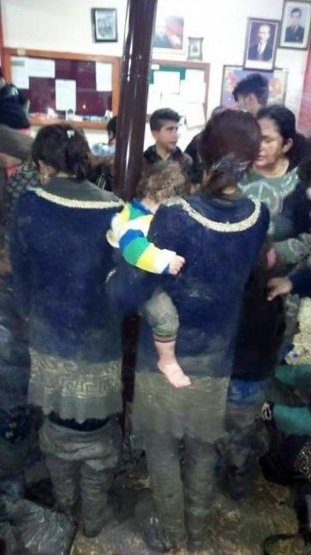 Umutları Da, Kendileri De &Ccedil;amura Saplandı 2